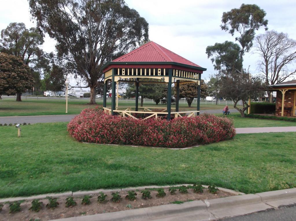 Quality Inn Carriage House Wagga Wagga Buitenkant foto