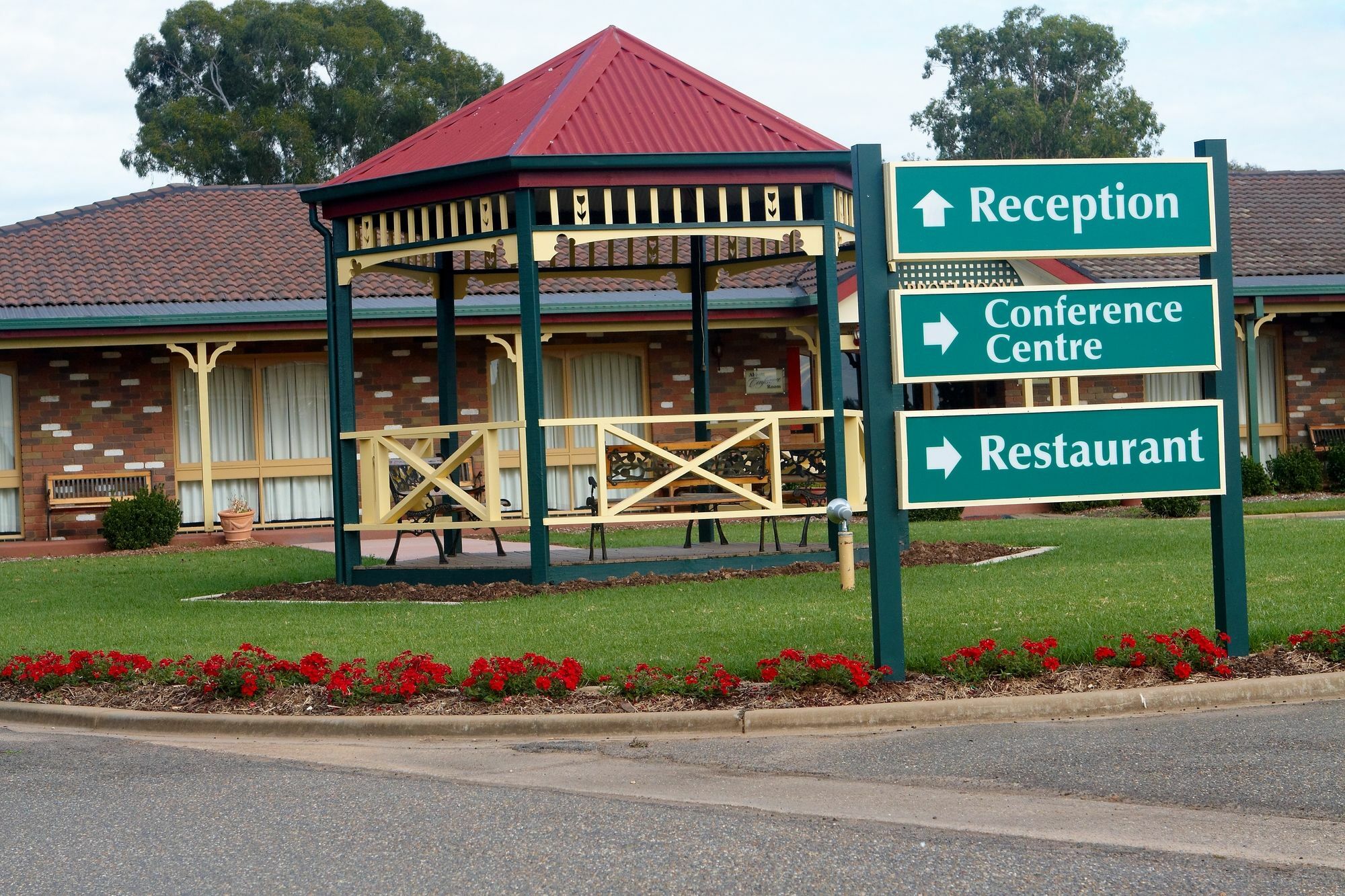 Quality Inn Carriage House Wagga Wagga Buitenkant foto